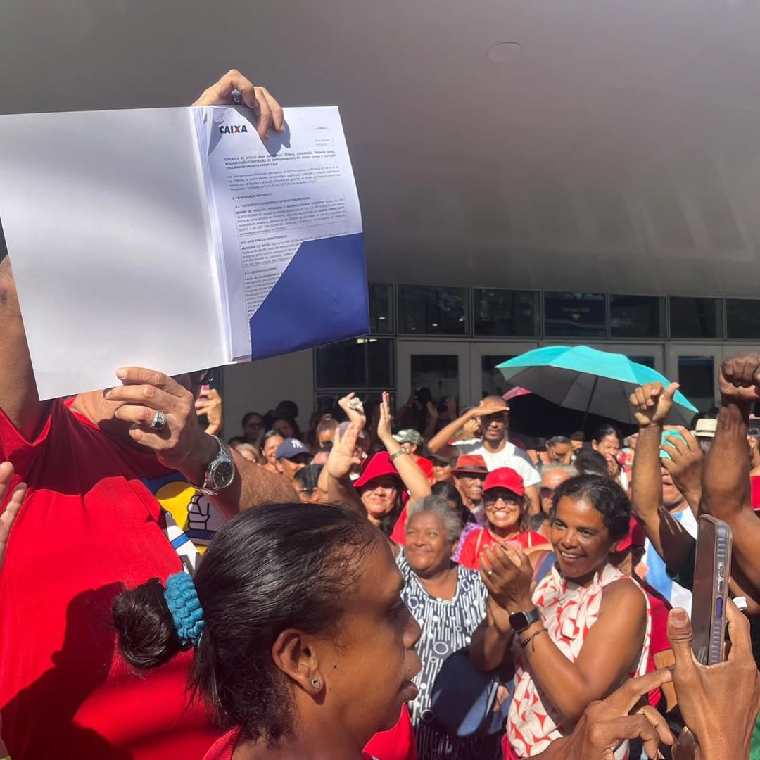 Protesto do MNLM em PE contra burocracia.