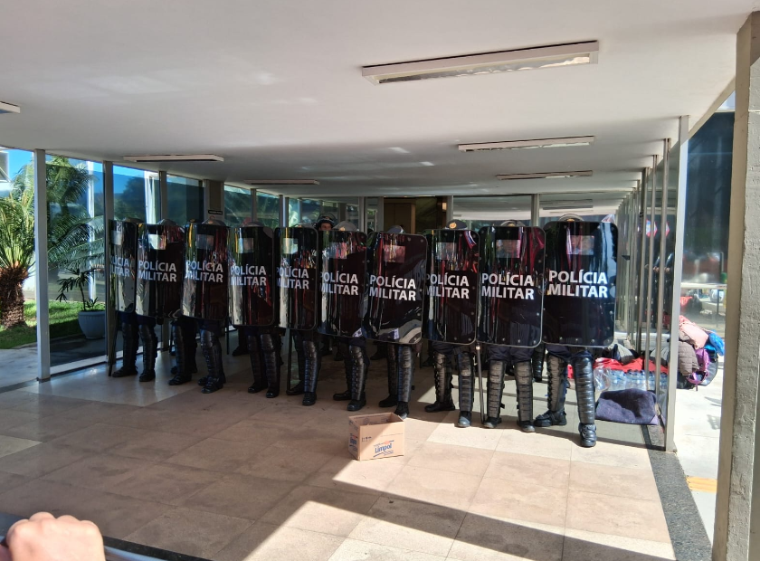 Mobilização Nacional por Moradia: Vigília Continua em Brasília